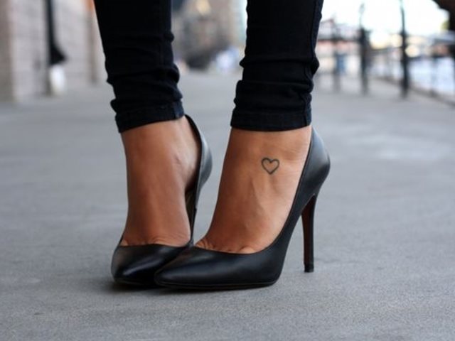 Tatouages sur les pieds : nuisent-ils ou ajoutent-ils du style à nos chaussures ?